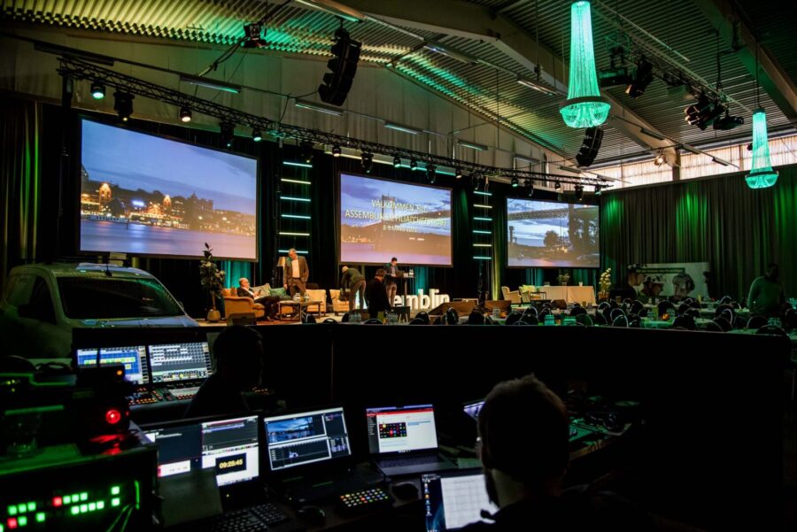events in the ocean with displays for technology