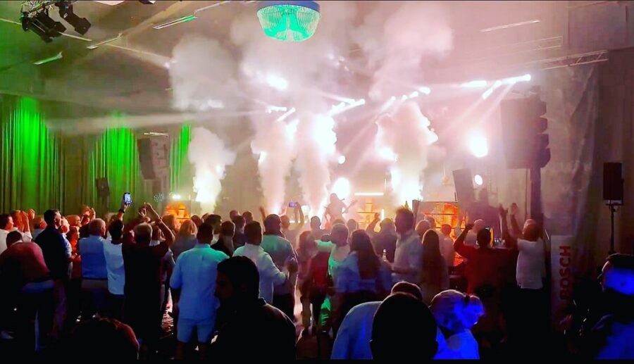 party with live band in oceanen
