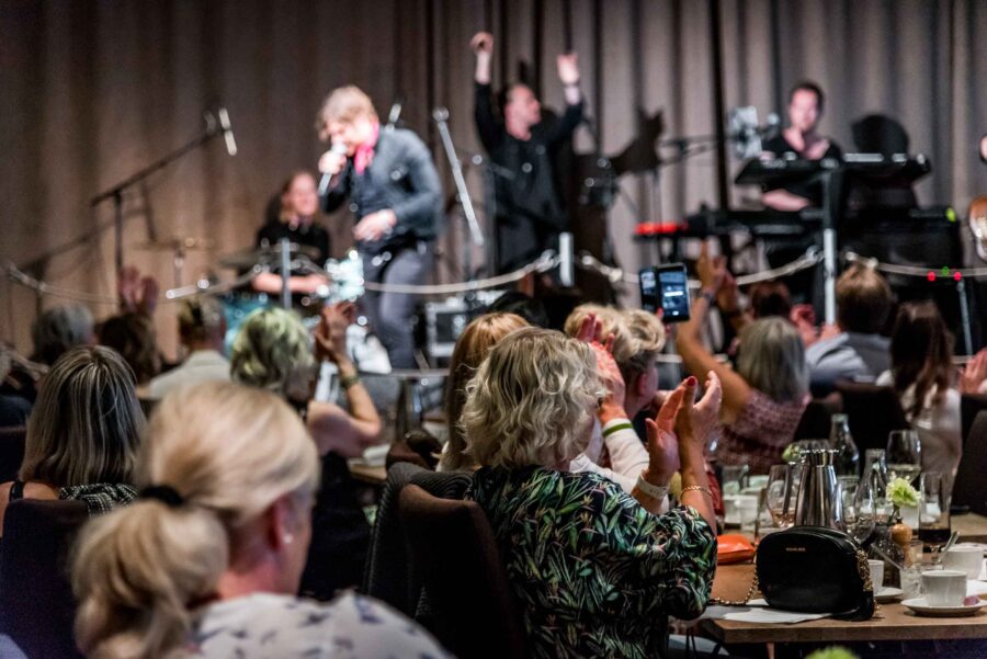 live performance in the restaurant