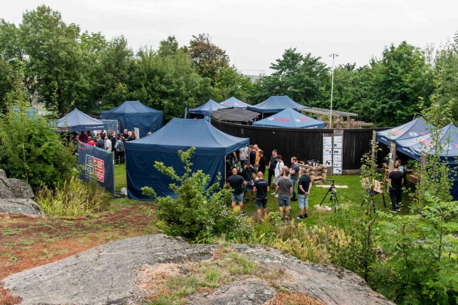 bosch utställning med tält i vår trädgård