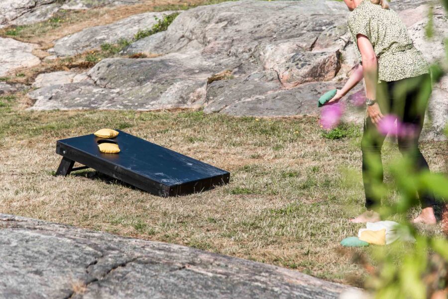 SÅ SPELAR DU CORNHOLE
